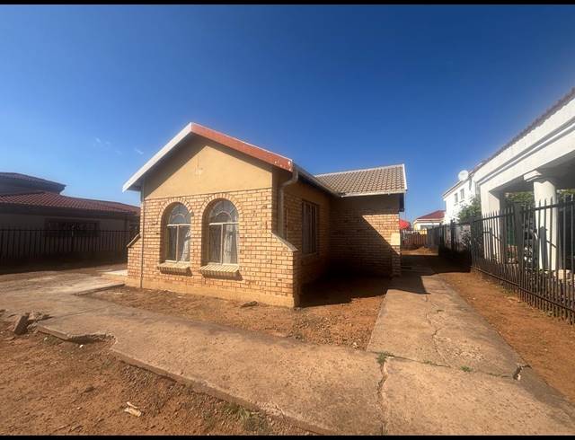3 BEDROOM HOUSE TO LET IN VISTA PARK